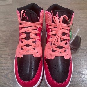 Air Jordan 1 Mid (grade school)(size 7 in GS) (womens size 8.5)
